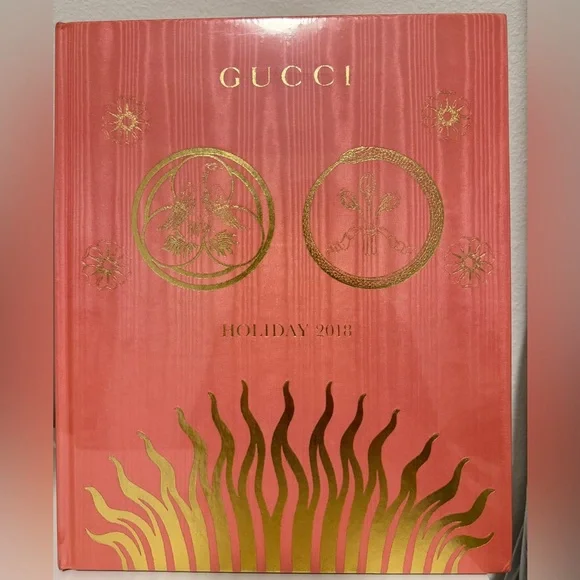 Gucci Holiday 2018 Coral Home Decorative Book - Picture 4 of 6